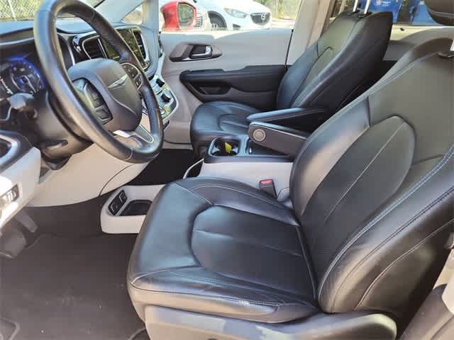 Thumbnail: 2021 Chrysler Pacifica - 14