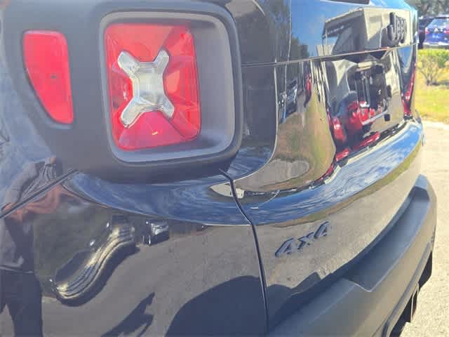 Thumbnail: 2017 Jeep Renegade - 11