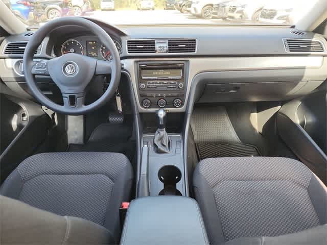 Thumbnail: 2013 Volkswagen Passat - 13