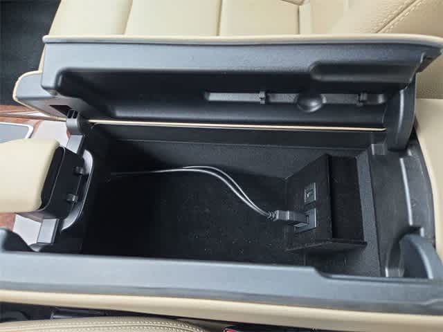 Thumbnail: 2013 Mercedes-Benz E-Class - 32