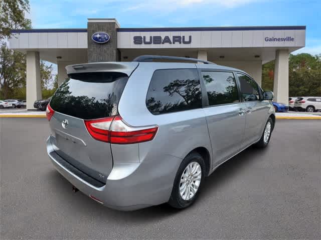Thumbnail: 2017 Toyota Sienna - 6
