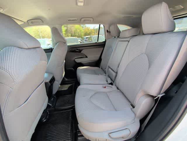 Thumbnail: 2023 Toyota Highlander - 16