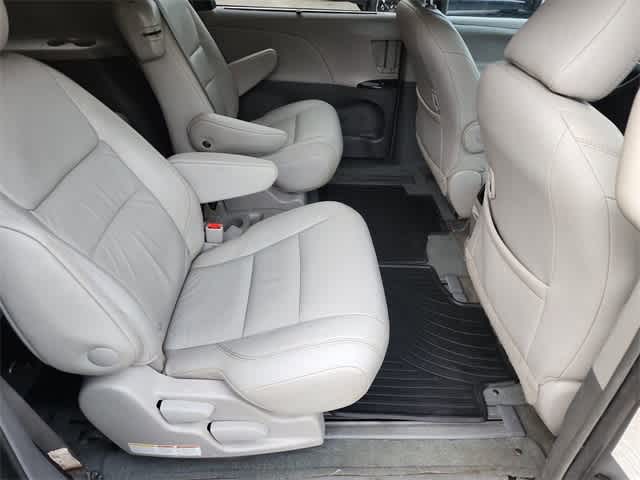 Thumbnail: 2017 Toyota Sienna - 19
