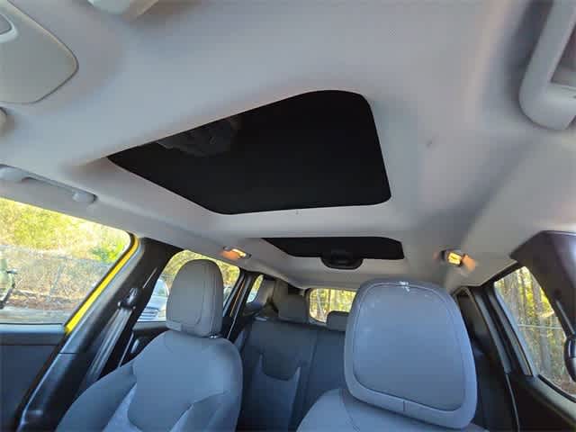 Thumbnail: 2016 Jeep Renegade - 18