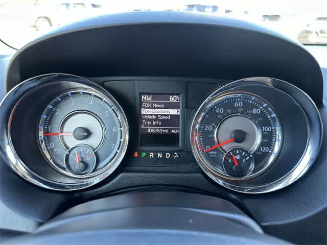 Thumbnail: 2013 Chrysler Town & Country - 26