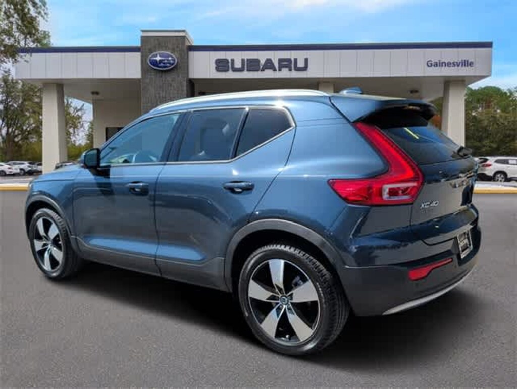 Used 2021 Volvo XC40 Momentum SUV