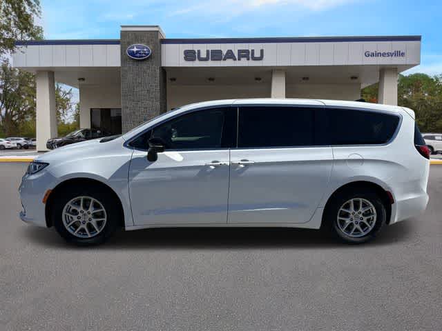 Thumbnail: 2024 Chrysler Pacifica - 3