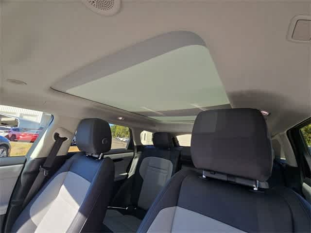 Thumbnail: 2025 Land Rover Range Rover Evoque - 18