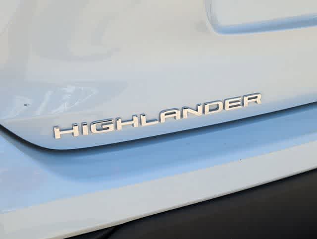 Thumbnail: 2023 Toyota Highlander - 11