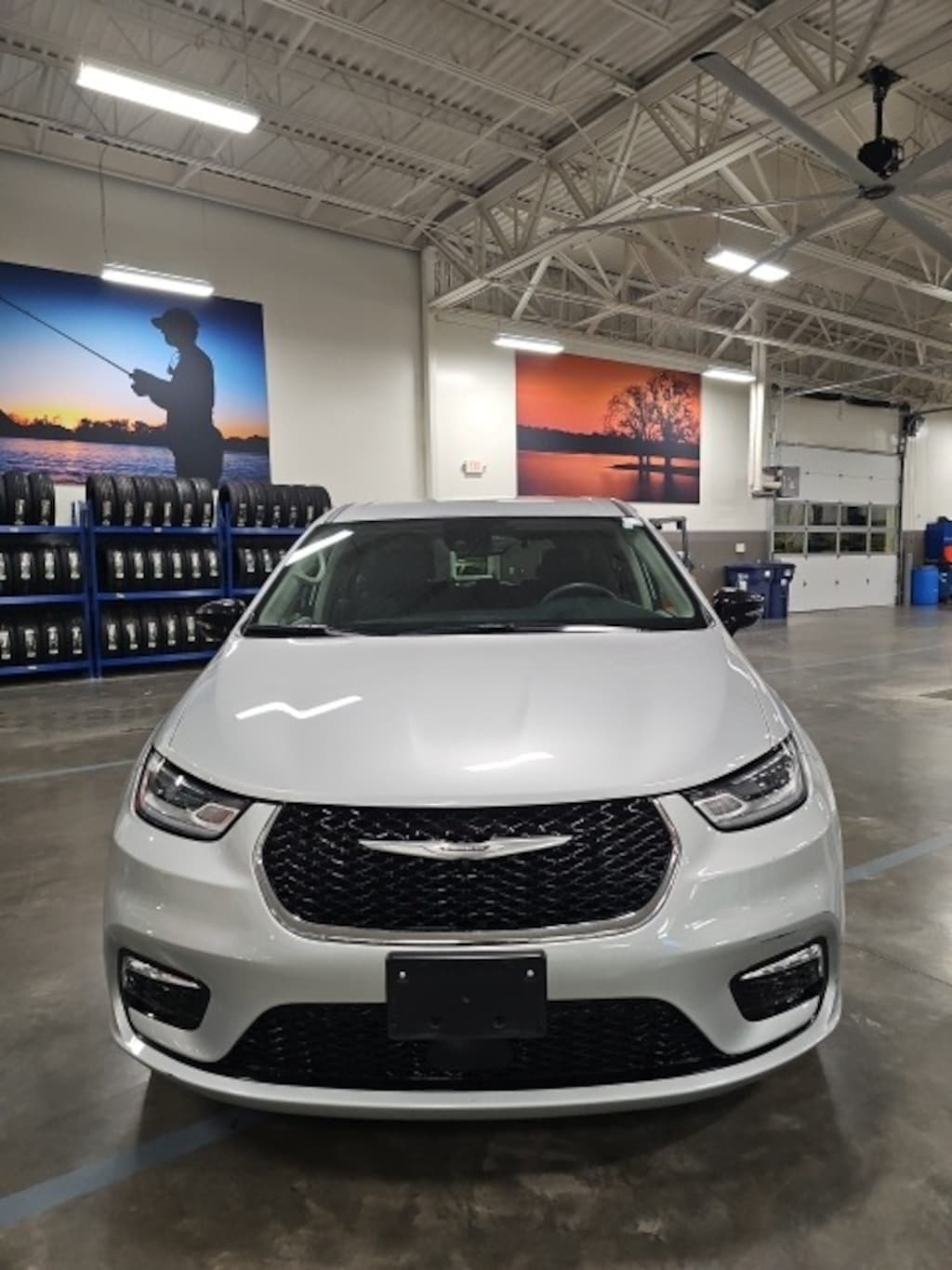 Used 2024 Chrysler Pacifica Touring L Minivan/Van