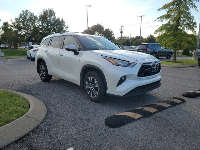 2020 Toyota Highlander XLE photo 2