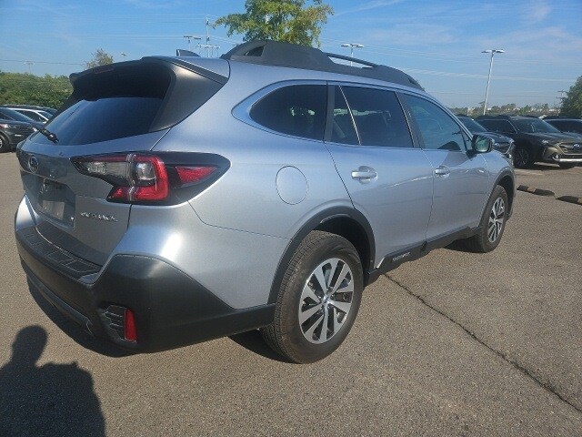 2020 Subaru Outback Premium photo 3