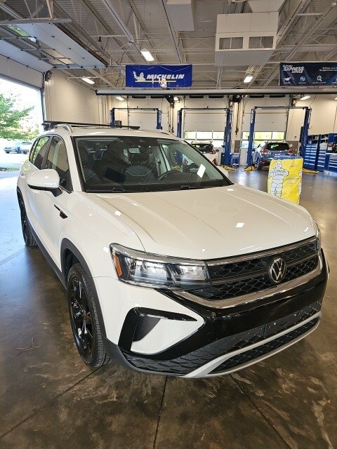 2023 Volkswagen Taos SE photo 4