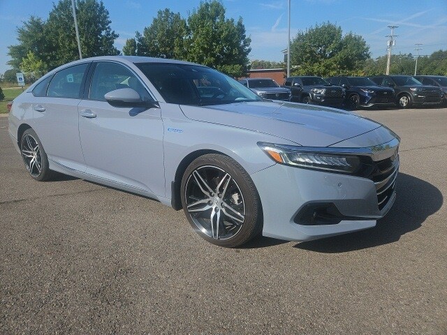 2022 Honda Accord Hybrid Touring photo 2