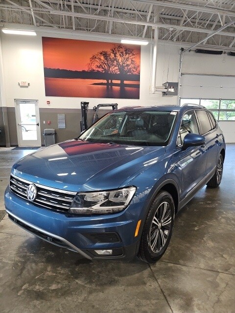 2019 Volkswagen Tiguan SEL photo 2