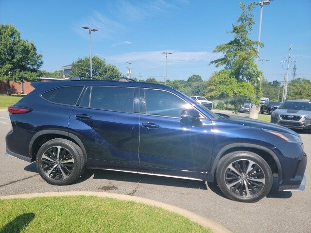 2022 Toyota Highlander XSE photo 3