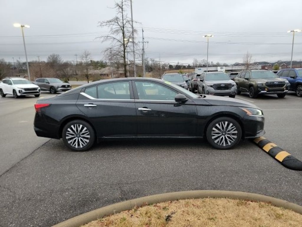 Used 2024 Nissan Altima 2.5 SV Sedan