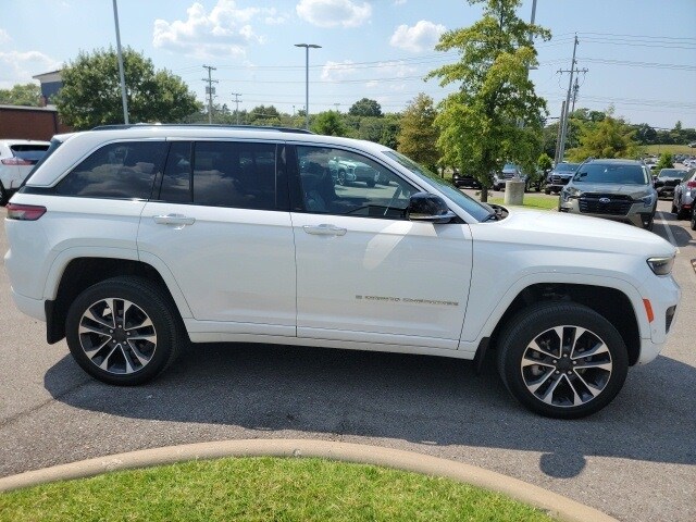 2022 Jeep Grand Cherokee Overland photo 3