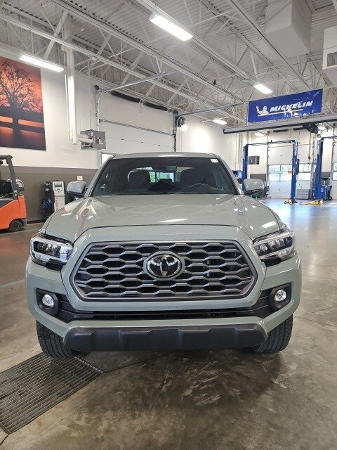 2023 Toyota Tacoma TRD Off-Road photo 3