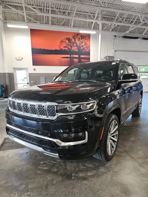 2022 Jeep Grand Wagoneer II photo 2