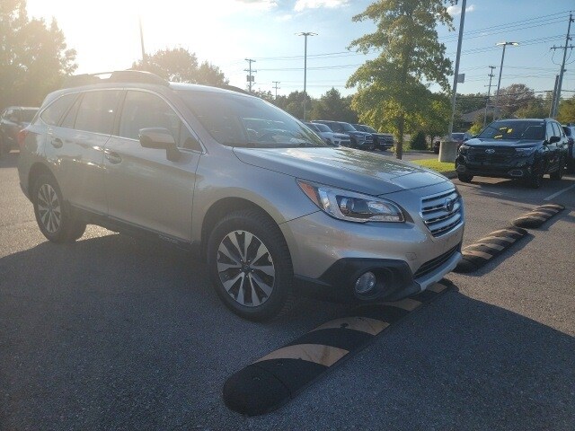 2015 Subaru Outback 3.6R Limited photo 2