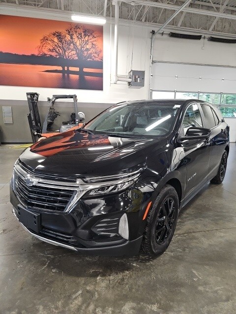 2023 Chevrolet Equinox LT photo 2