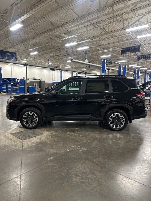 2026 Subaru Forester Premium photo 3