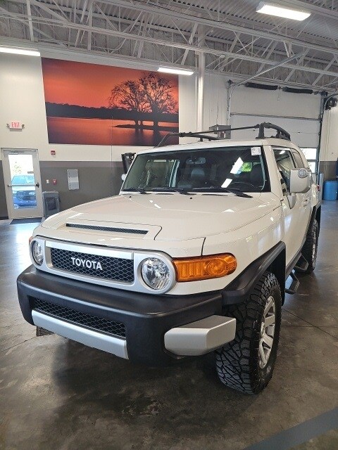 2014 Toyota FJ Cruiser Base photo 2