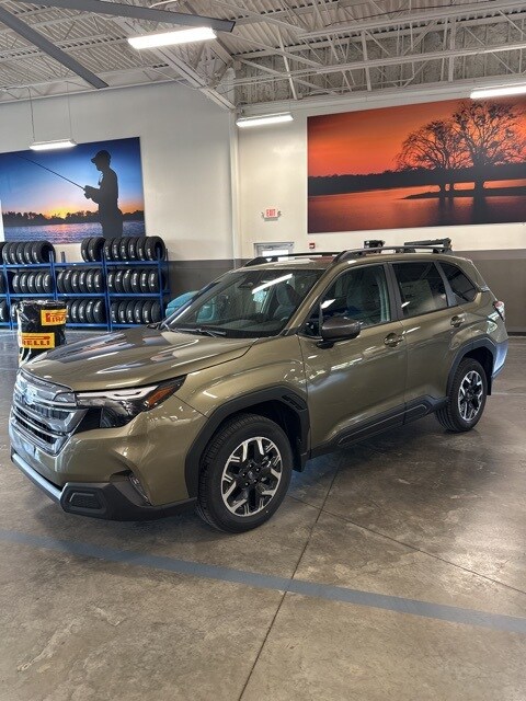 2025 Subaru Forester Premium photo 2