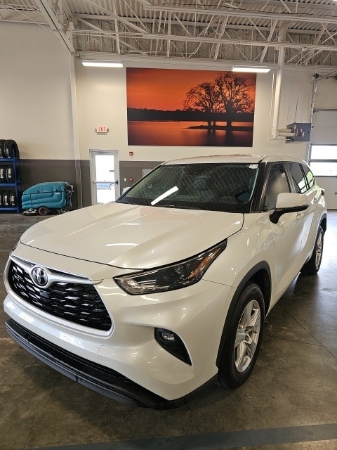 Used 2023 Toyota Highlander LE with VIN 5TDKDRAHXPS027493 for sale in Gallatin, TN