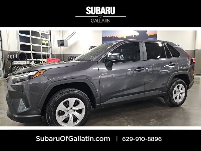 2024 Toyota RAV4 LE's photo