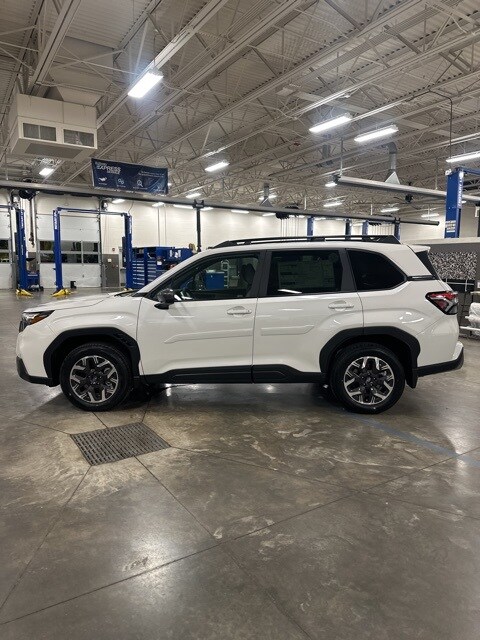 2026 Subaru Forester Premium photo 3