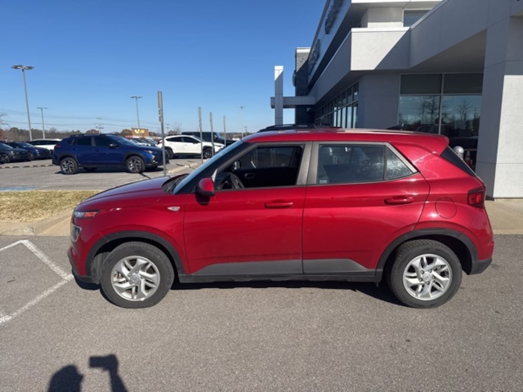 Used 2021 Hyundai Venue SE SUV