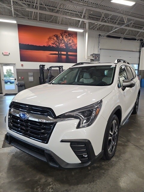 2023 Subaru Ascent Limited photo 2