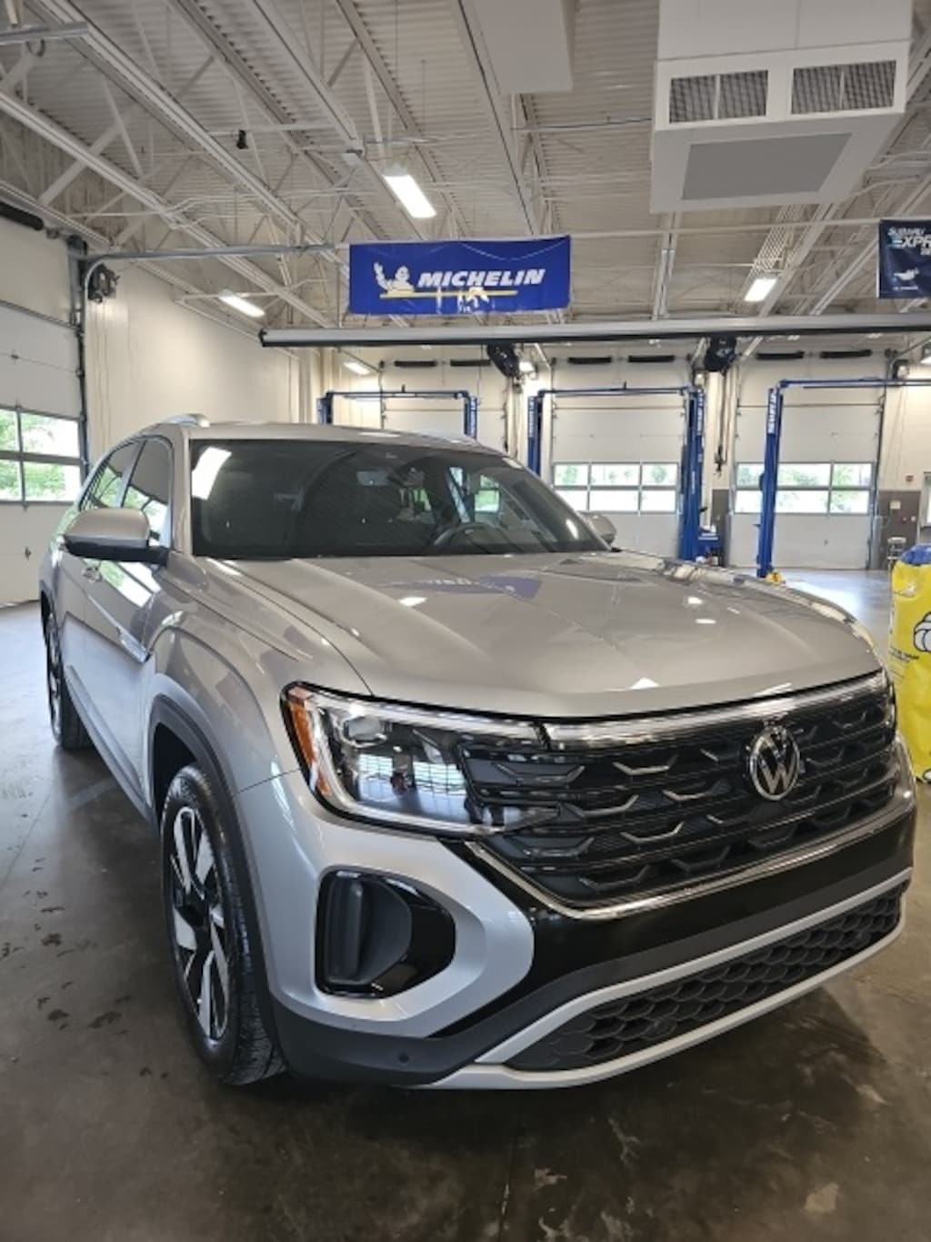 Used 2024 Volkswagen Atlas Cross Sport 2.0T SE w/Technology SUV