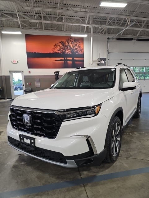 Used 2023 Honda Pilot Touring with VIN 5FNYG1H76PB018469 for sale in Gallatin, TN