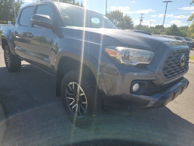 2020 Toyota Tacoma TRD Sport photo 2