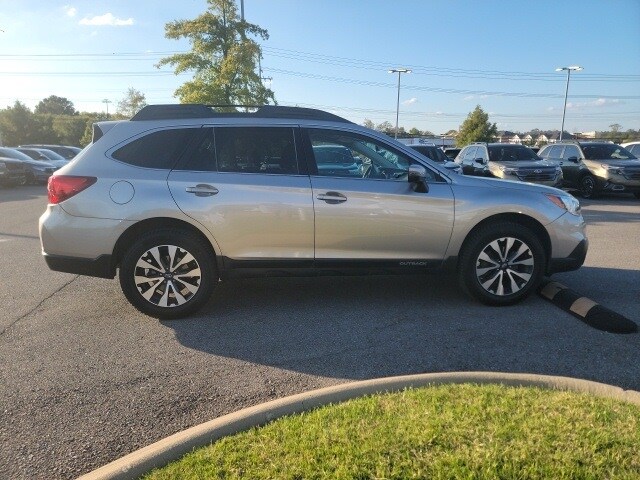 2015 Subaru Outback 3.6R Limited photo 3
