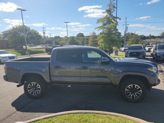 2020 Toyota Tacoma TRD Sport photo 3