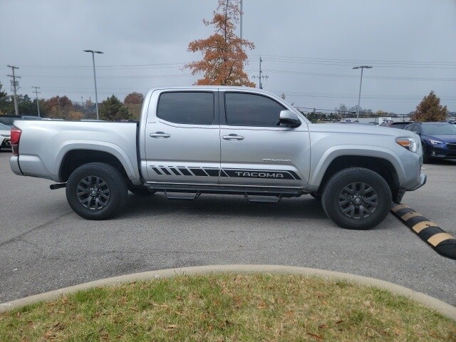 2023 Toyota Tacoma V6 4x4 photo 2