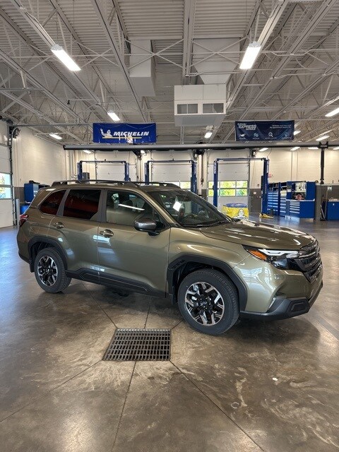 2025 Subaru Forester Premium photo 4