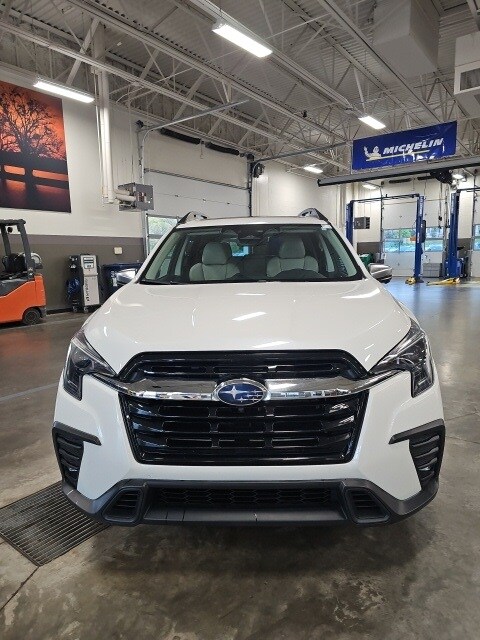 2023 Subaru Ascent Limited photo 3
