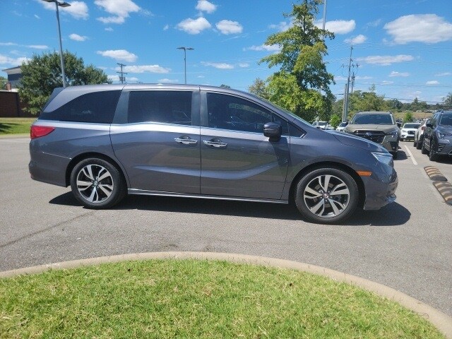 2022 Honda Odyssey Touring photo 3