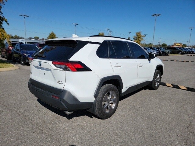 2024 Toyota RAV4 Hybrid XLE photo 4