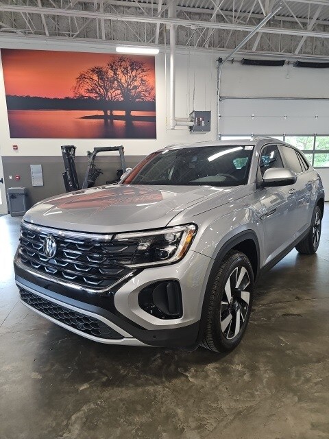 2024 Volkswagen Atlas Cross Sport SE Technology photo 2
