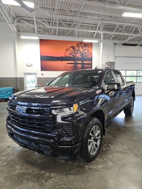 2023 Chevrolet Silverado 1500 RST photo 2