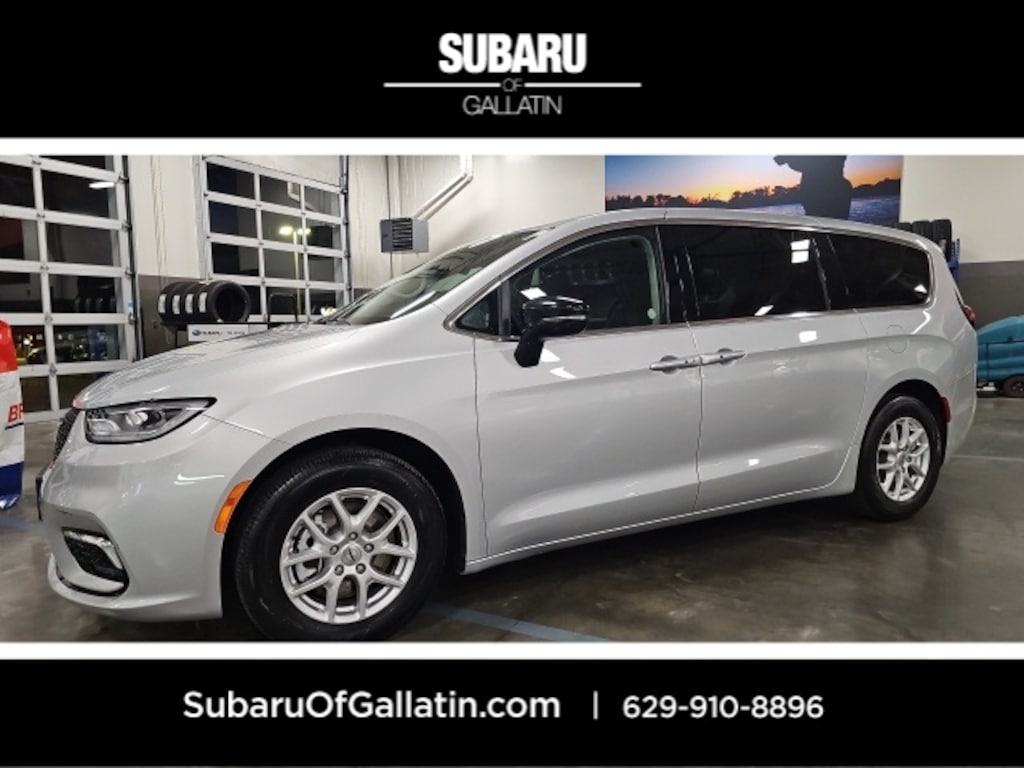 Used 2024 Chrysler Pacifica Touring L Minivan/Van