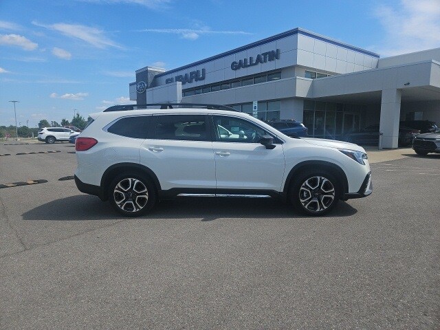 2024 Subaru Ascent Limited photo 3