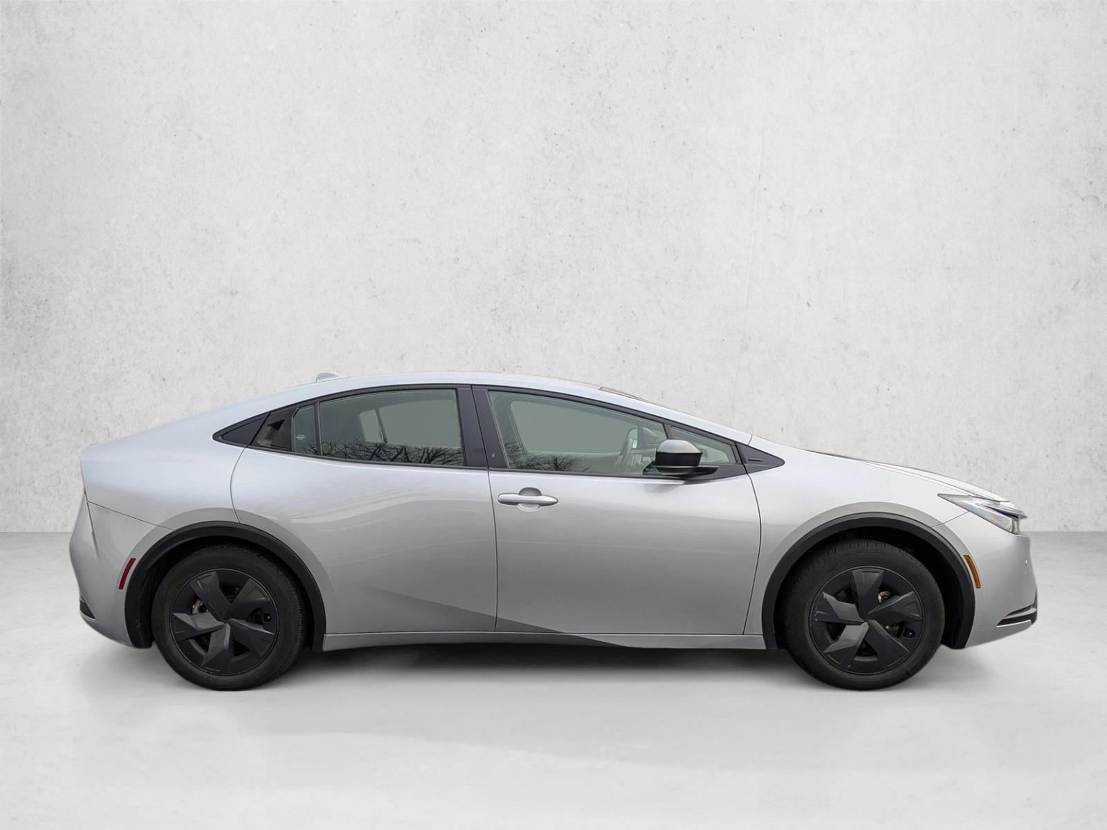 2024 Toyota Prius LE photo 4