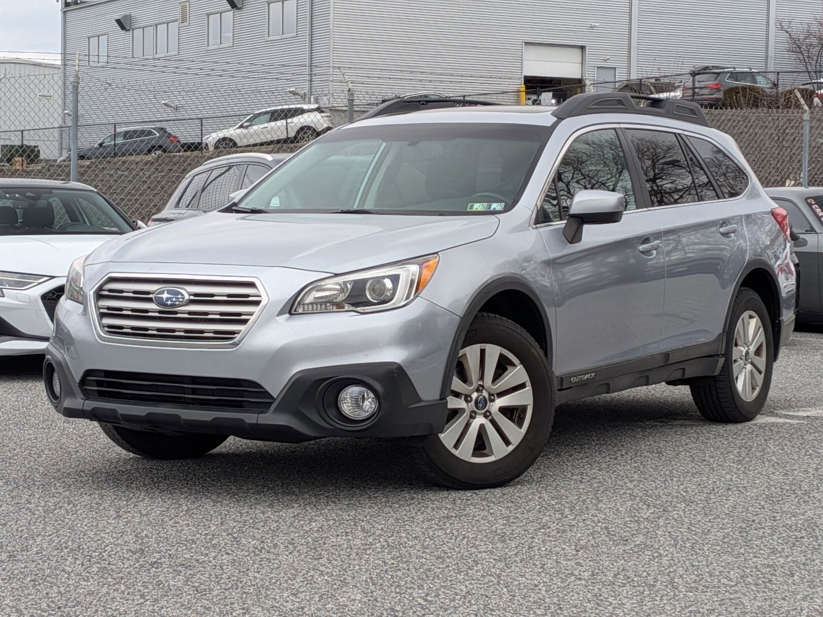 2015 Subaru Outback Premium's photo
